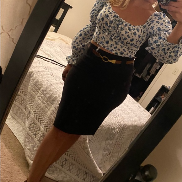 Blue and white long puffy sleeve crop top - Picture 2 of 10